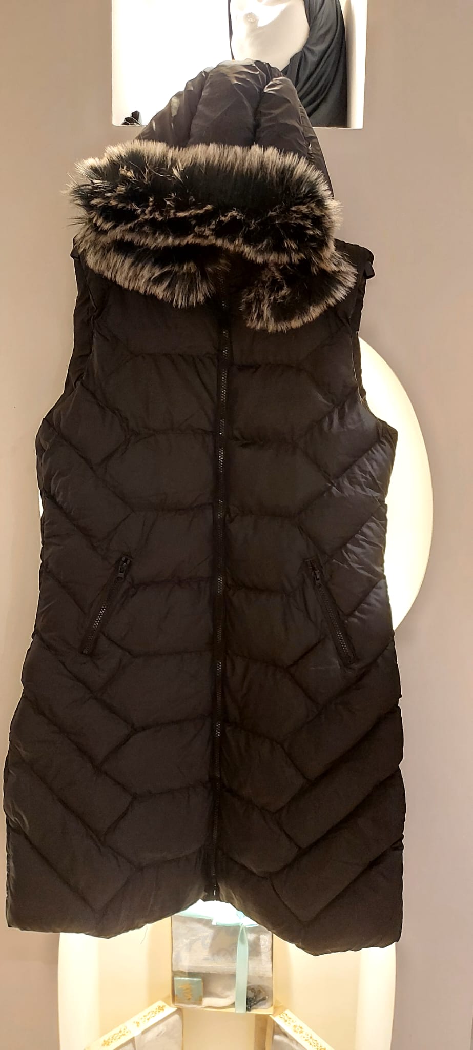 Black body warmer with faux fur